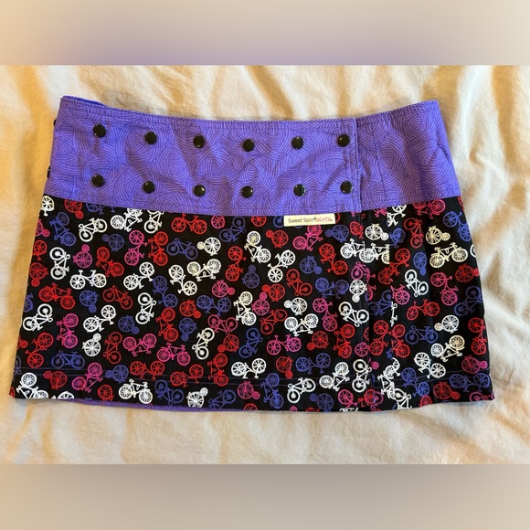 Sweet Spot reversible skirt - fits sizes 2-14 - Picture 3 of 9